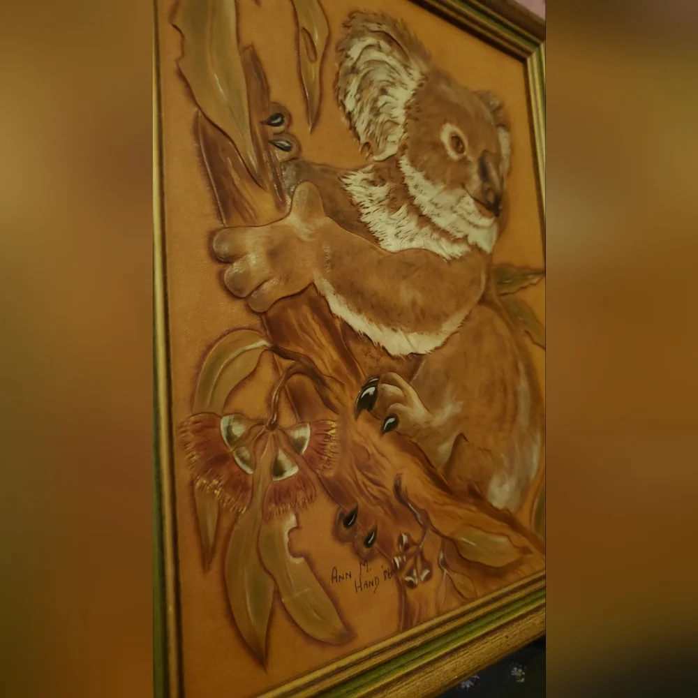 Vintage Koala art, leatherwork sculpted and hand colored - Picture 3 of 10